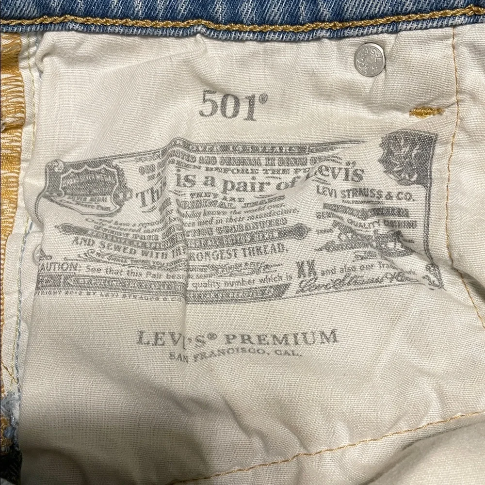 Levi's 501 Premium Button Fly High Rise Fringe Medium Wash Ankle Denim Size 25 - Picture 9 of 12